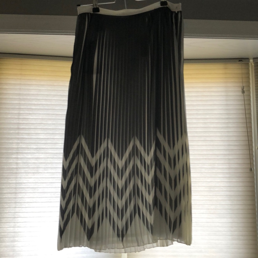 Size 8 Banana Republic Pleated Midi Skirt